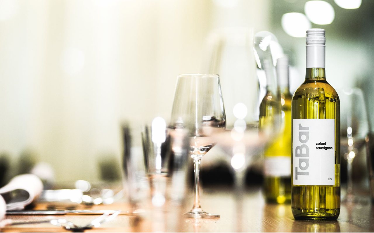 TaBar – zeleni sauvignon house wine
